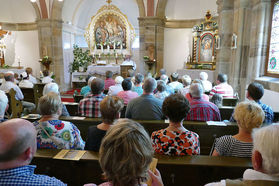 Nachfeier des Mährisch-Neustädter Wachsstockfestes an der Weingartenkapelle (Foto: Karl-Franz Thiede)